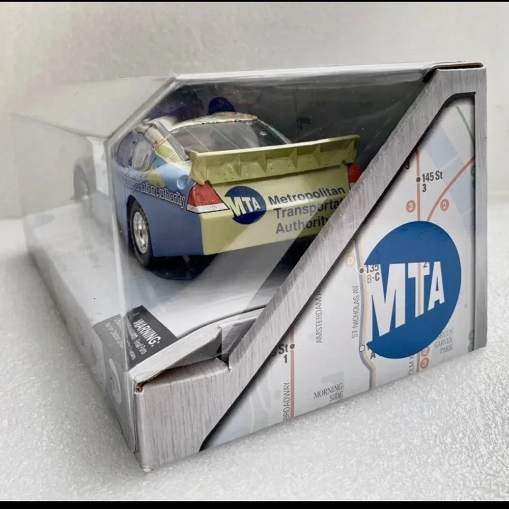 NEW Lionel New York City MTA Subway Series Collectible Race Car 1:24 Scale